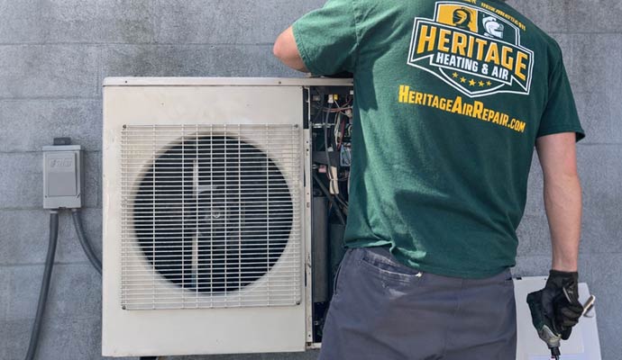AC installation service by expert technician