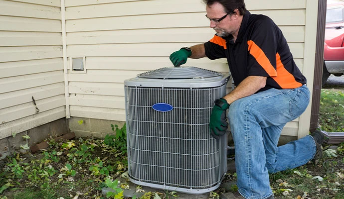 Outdoor AC unit maintenance service