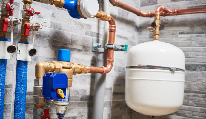 Installed expansion tank