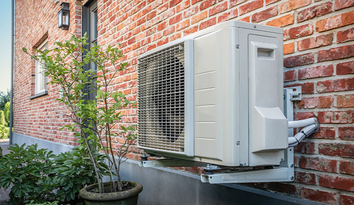 Wall-mounted outdoor air conditioning unit