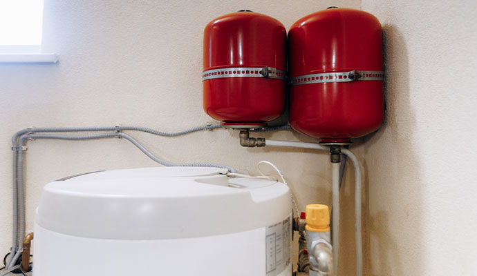 Water heater with expansion tanks